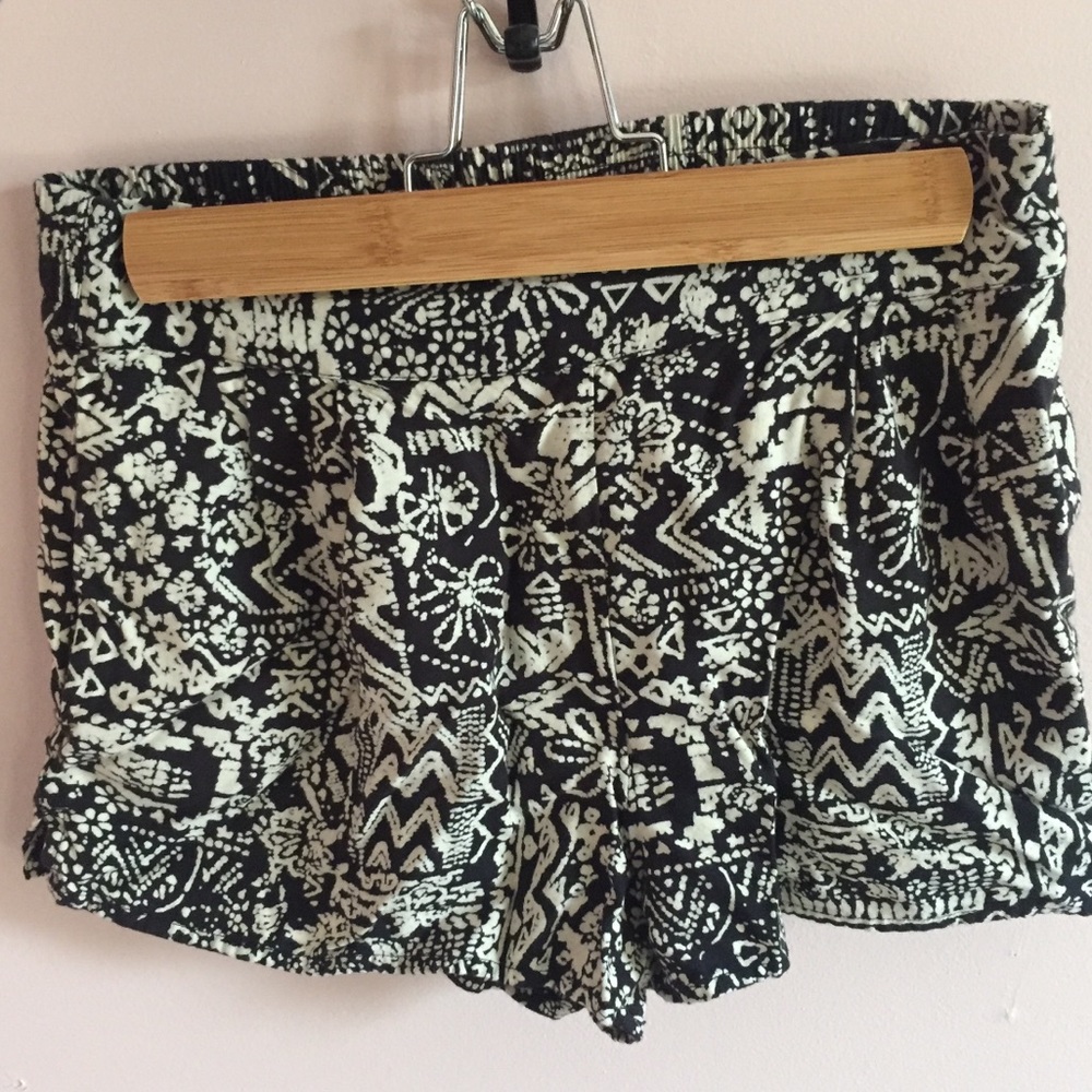 Elastic shorts